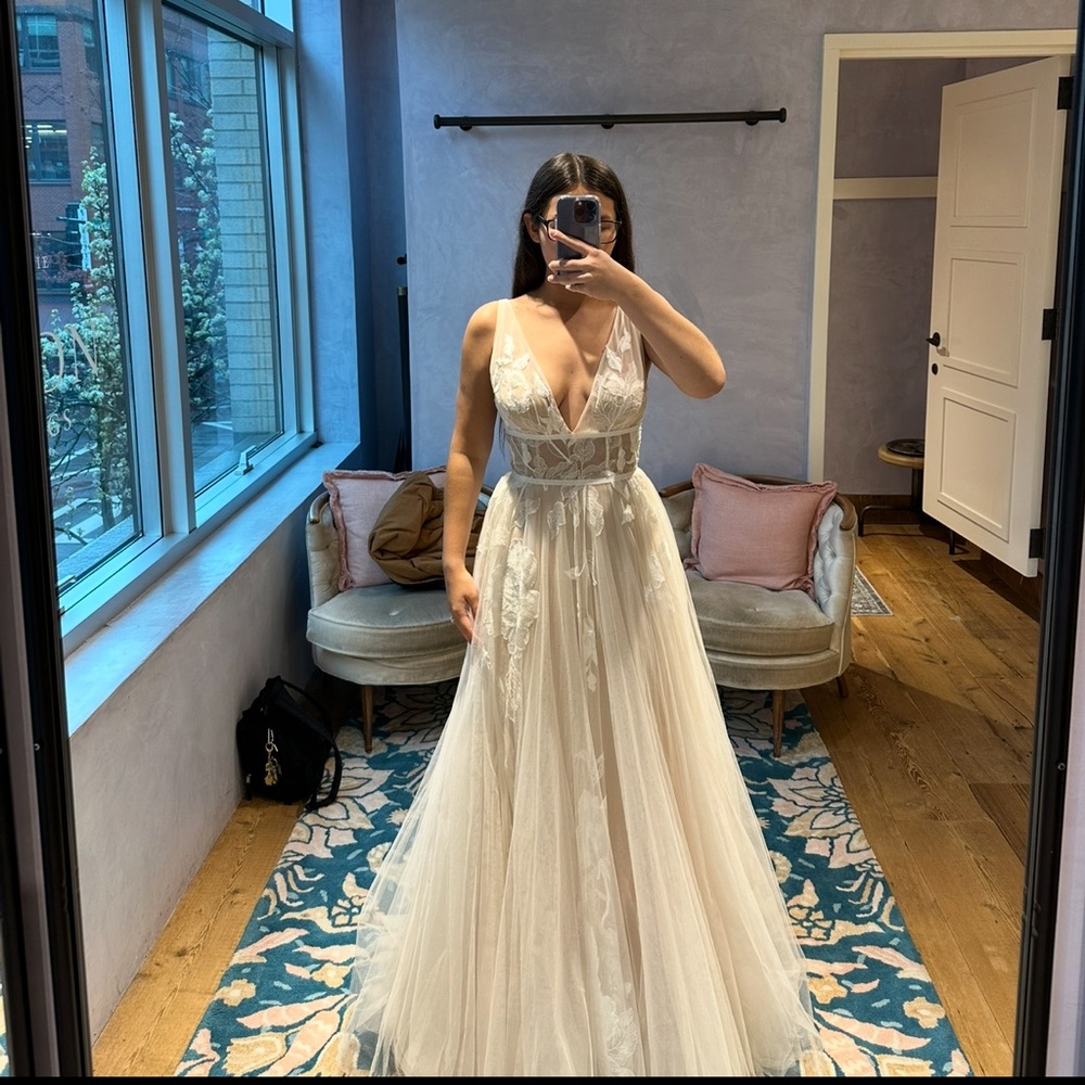 BHLDN Wedding Dress Size 4 – Floral Lace & Tulle Gown